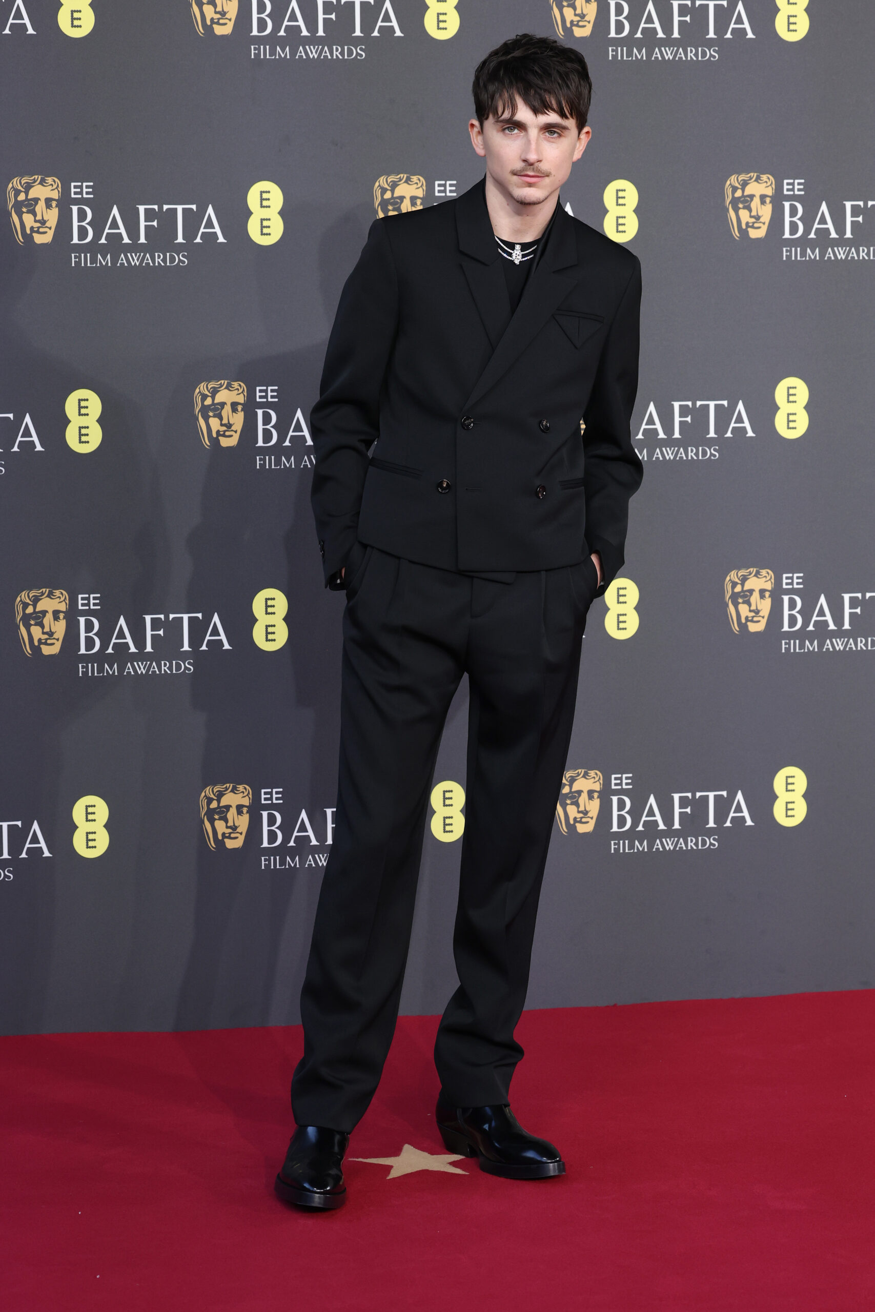 Timothée Chalamet Premios Bafta 2025 alfombra roja