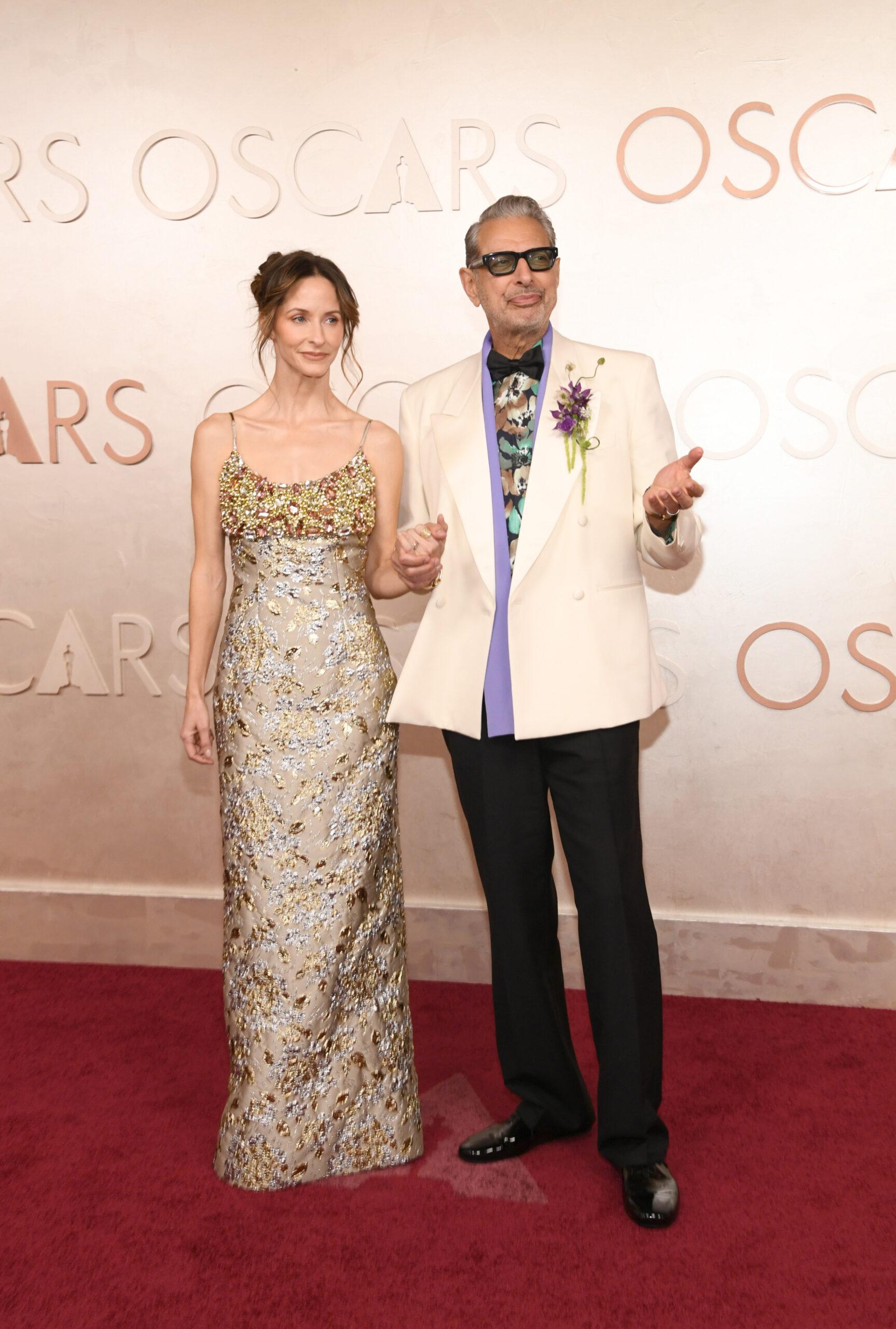 Premios Oscar 2025 alfombra roja Carmen Sonne Emilie Livingston y Jeff Goldblum