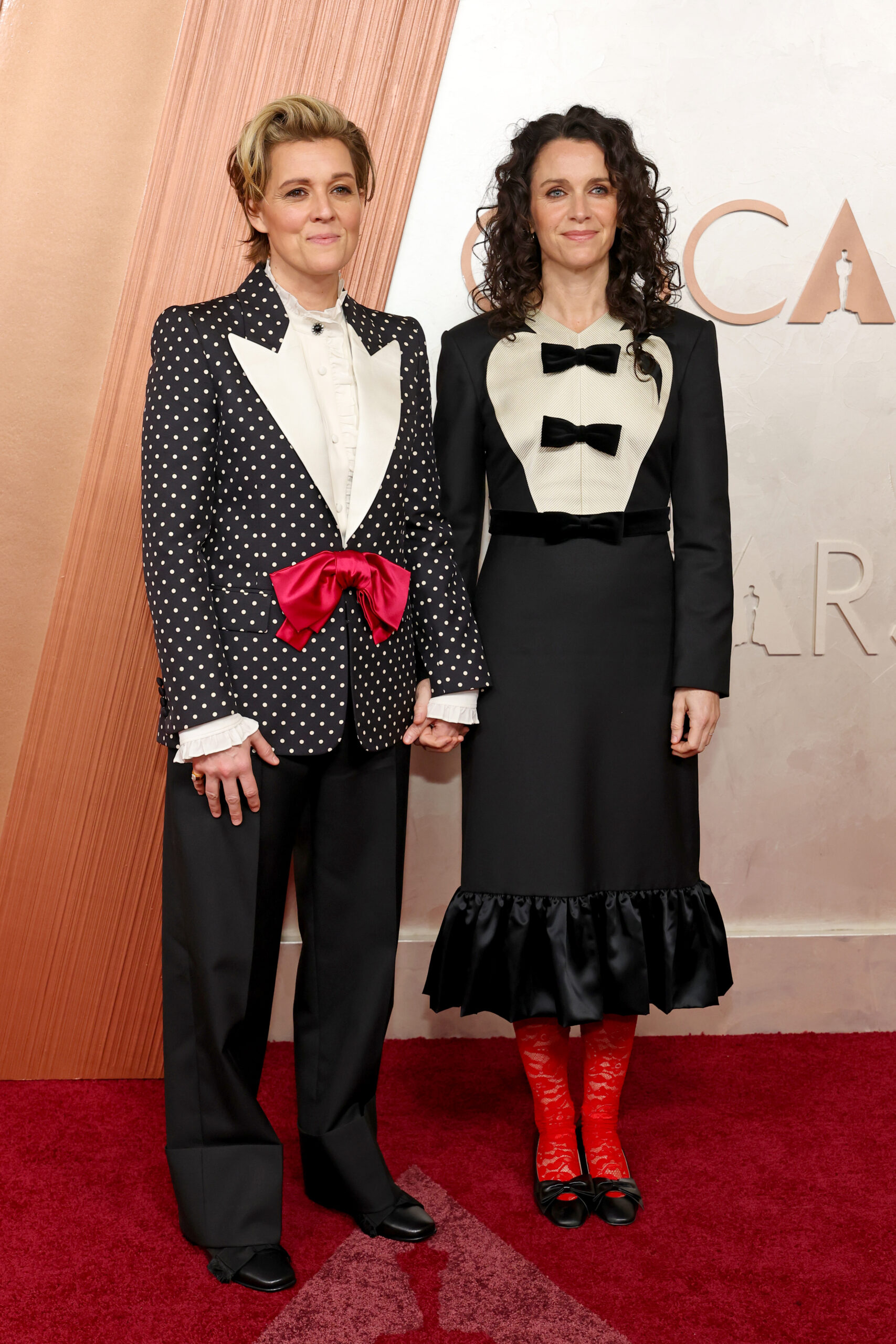Premios Oscar 2025 alfombra roja Carmen Sonne Brandi Carlile y Catherine Carlile
