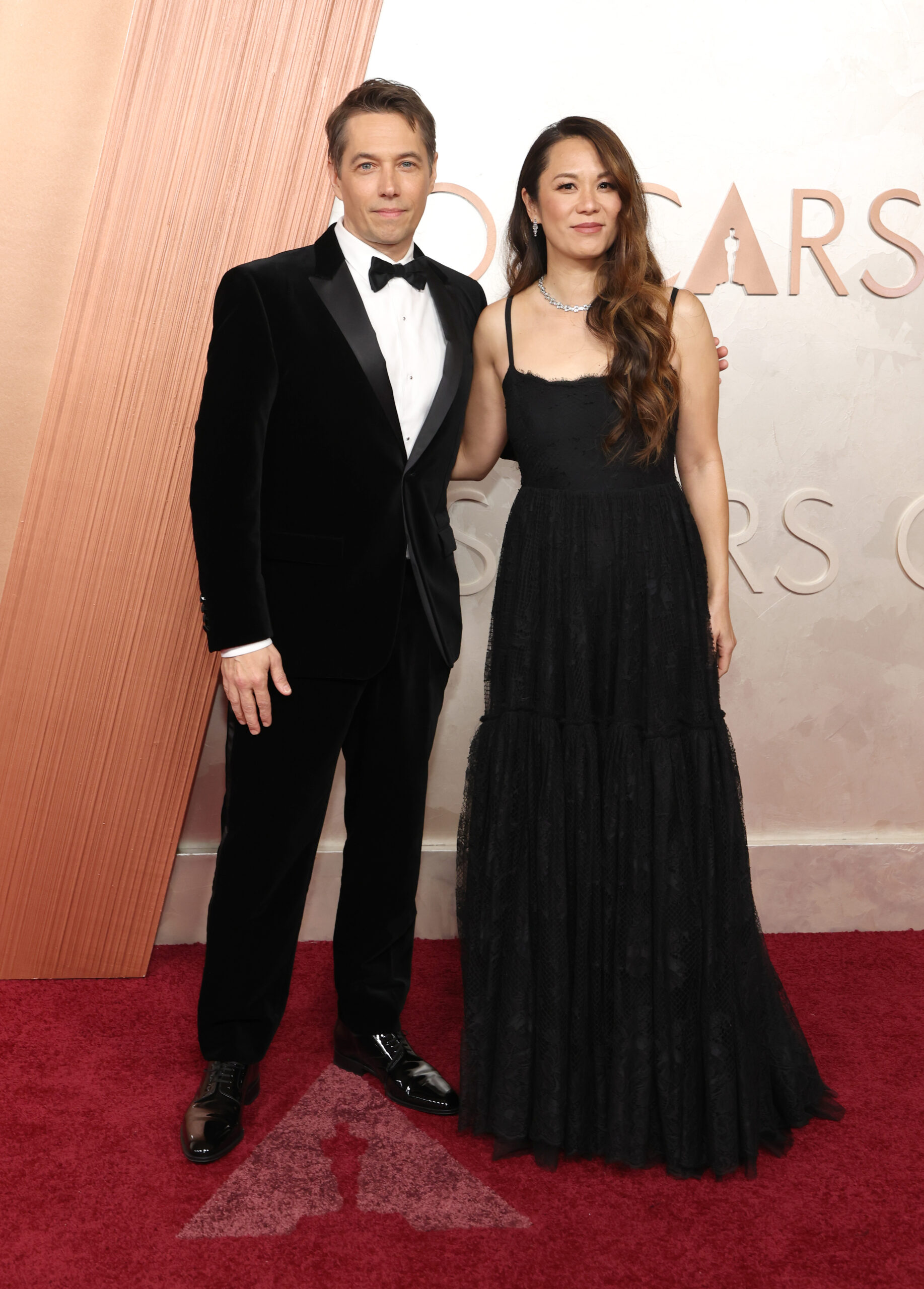 Premios Oscar 2025 alfombra roja Sean Baker y Samantha Quan