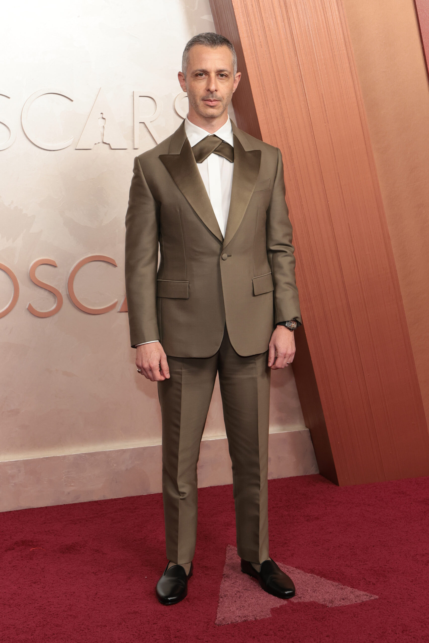 Premios Oscar alfombra roja Jeremy Strong