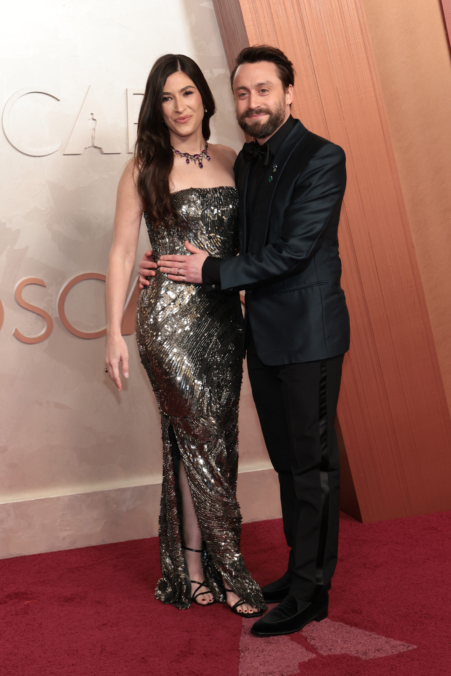 Premios Oscar alfombra roja Jazz Charton y Kieran Culkin