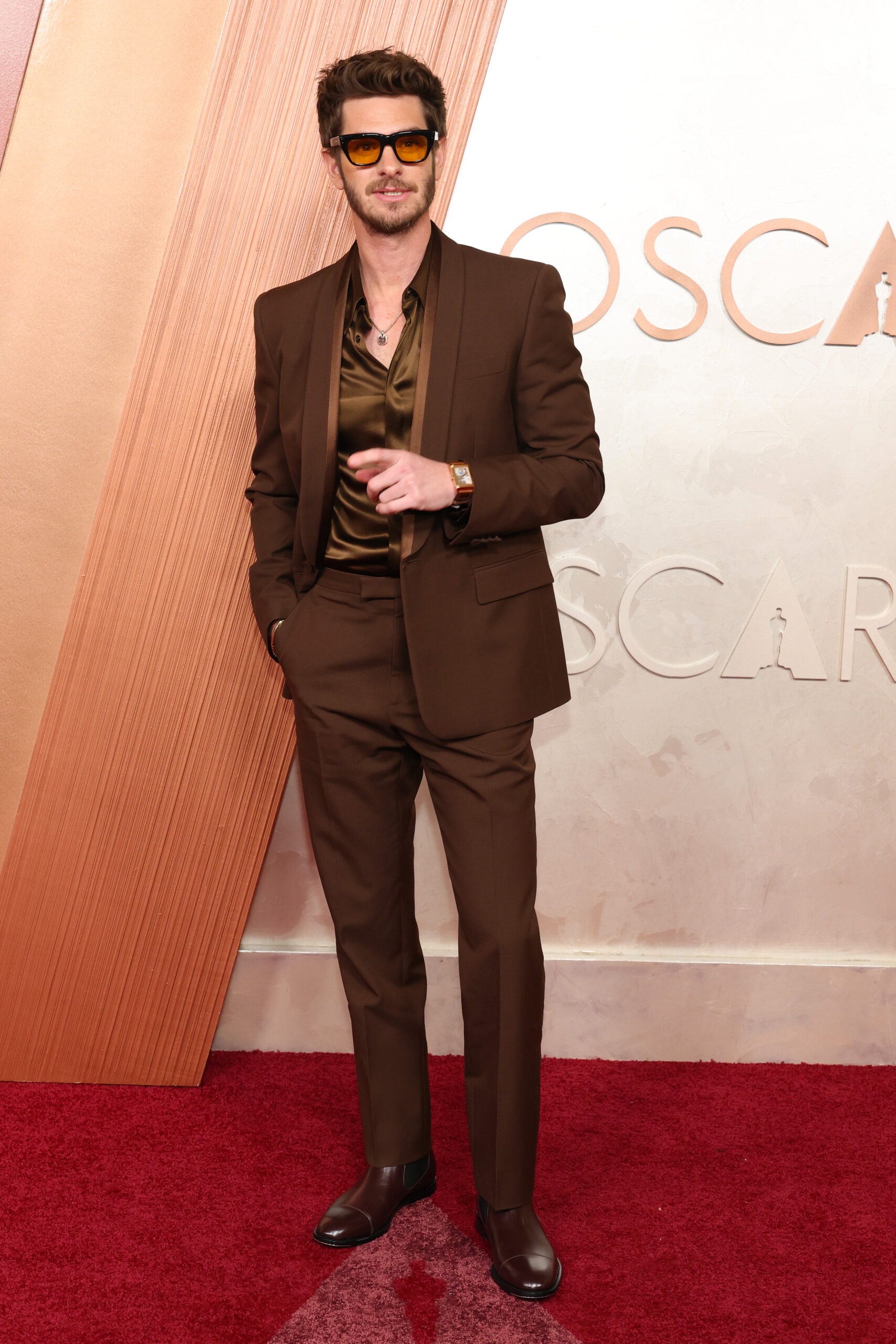 Premios Oscar 2025 alfombra roja Andrew Garfield