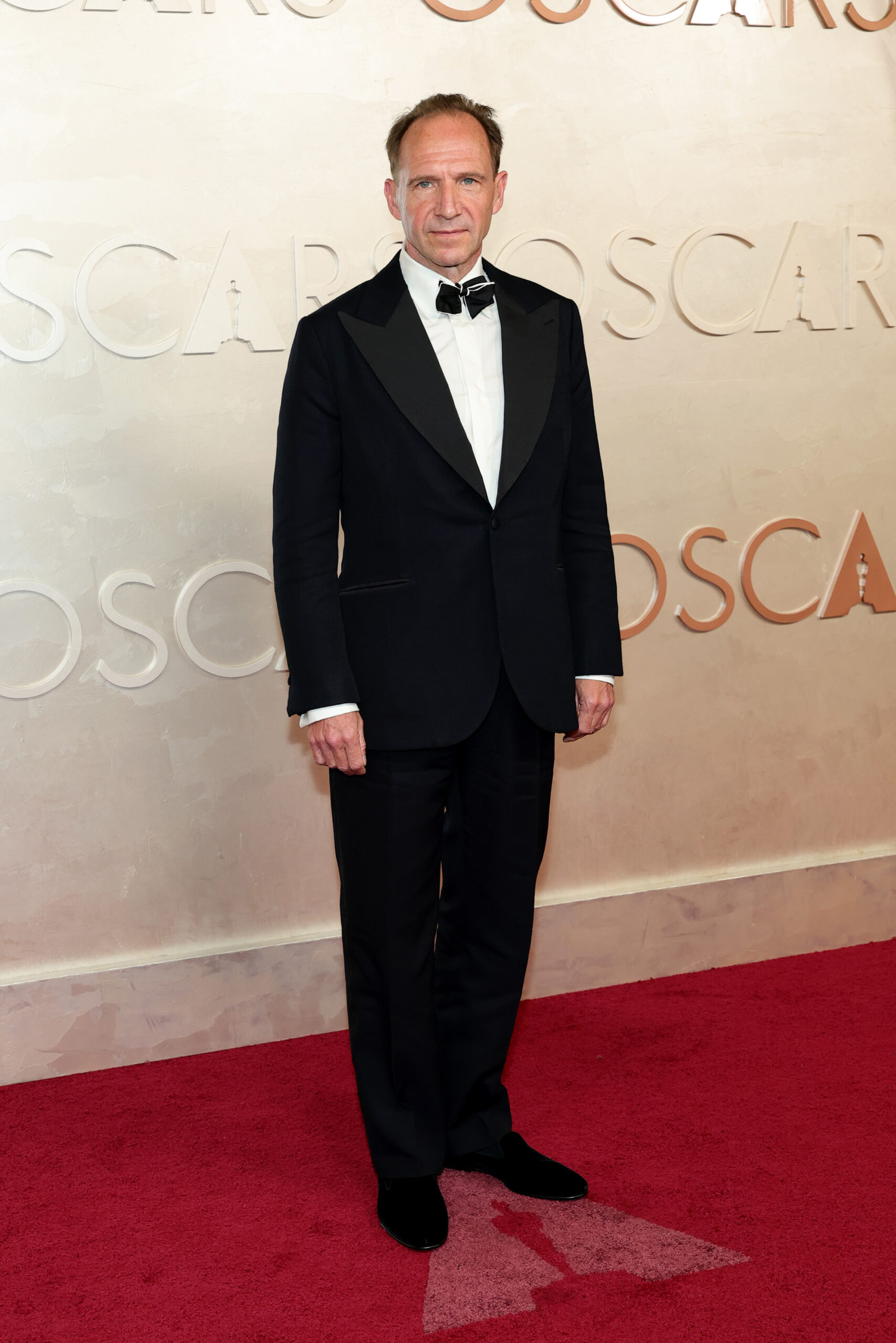 Premios Oscar 2025 alfombra roja Ralph Fiennes